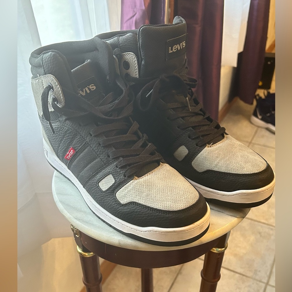 Levi’s Men’s Basketball Sneakers size 12